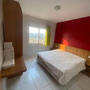 https://golden-dolphin-grand-758-2-quartos-6-pessoas-e-1.caldasnovashotels.com